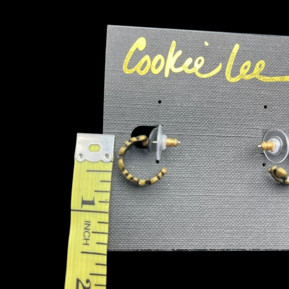 Vintage Cookie Lee Earrings Huggies Gold Tone Scroll New Push Back - Picture 6 of 9